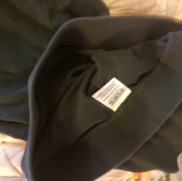 Black vs pink leggings - Picture 2 of 3